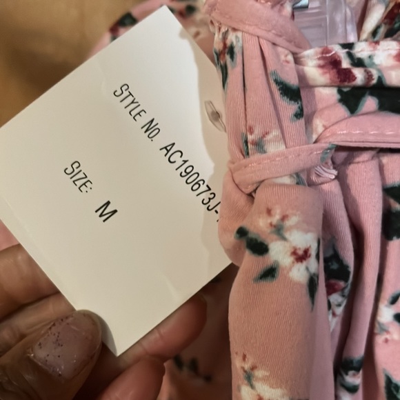 🌸💕Nwt Absolutely stunning pink floral short set with cropped swing top - Picture 7 of 7